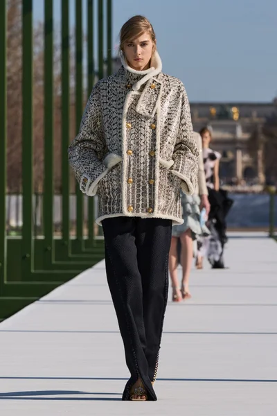Look 28